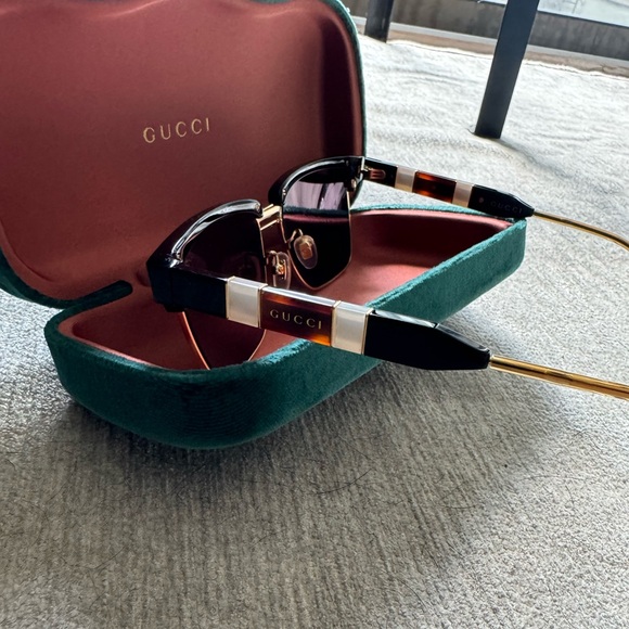 Gucci sunglasses. Like new condition. - Picture 1 of 5